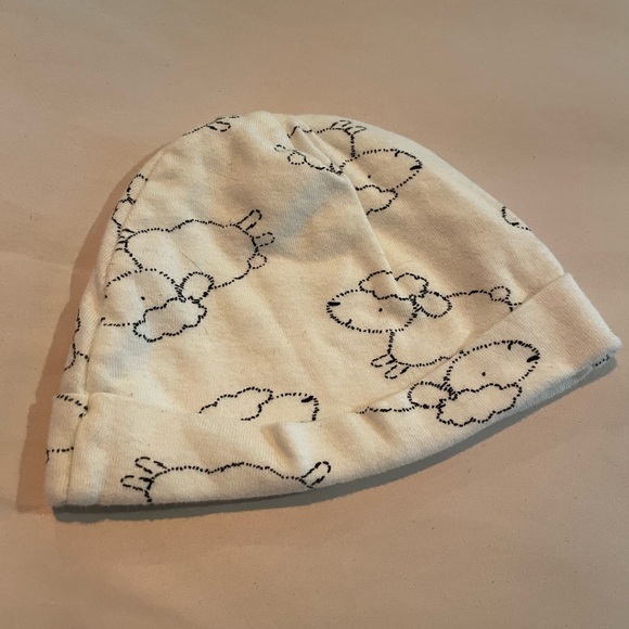 4 Infant Hats - Picture 3 of 6